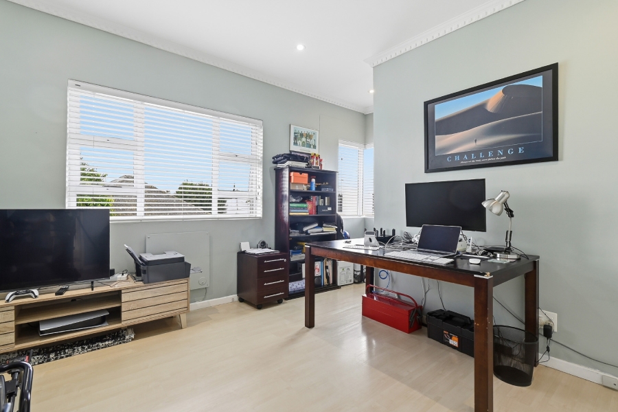 5 Bedroom Property for Sale in Claremont Western Cape